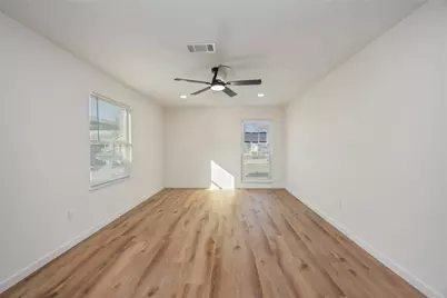 5942 Ridgeway Drive, Houston, TX 77033 - Photo 23