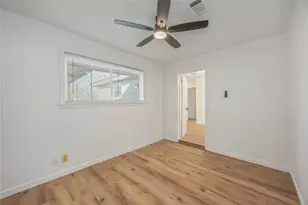 5942 Ridgeway Dr, Houston, TX 77033 - Photo 19