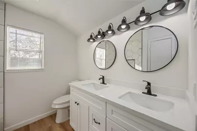 5942 Ridgeway Drive, Houston, TX 77033 - Photo 9