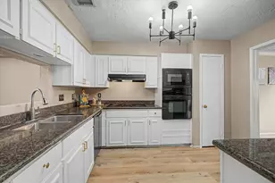 794 Thicket Ln, Houston, TX 77079 - Photo 19