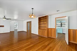 301 Bonham St, Columbus, TX 78934 - Photo 9