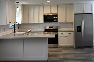 212 Summit Dr, Conroe, TX 77303 - Photo 5
