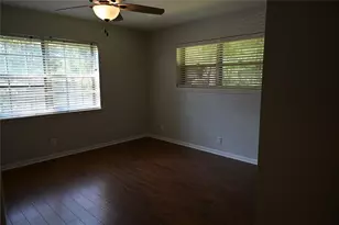 212 Summit Dr, Conroe, TX 77303 - Photo 9