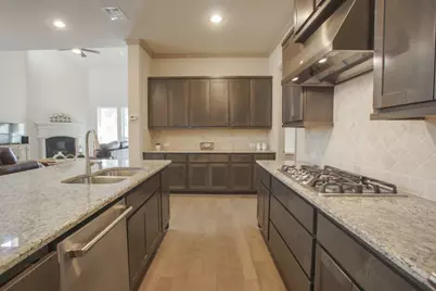47 N Lochwood Way, The Woodlands, TX 77375 - Photo 13