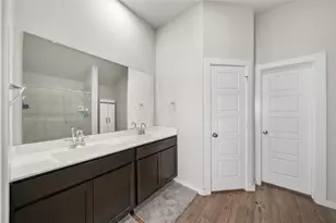 1217 Lancer Leap Dr, Alvin, TX 77511 - Photo 11