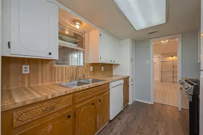 227 Glencairn Court, Houston, TX 77336 - Photo 11