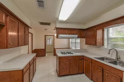 16518 Courtland Circle, Spring, TX 77379 - Photo 9