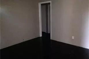 5006 Doulton Dr, Houston, TX 77033 - Photo 5