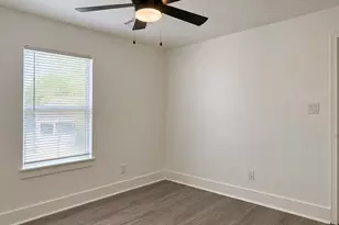 724 E 39th St, Houston, TX 77022 - Photo 7