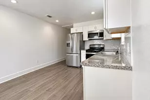 724 E 39th St, Houston, TX 77022 - Photo 3