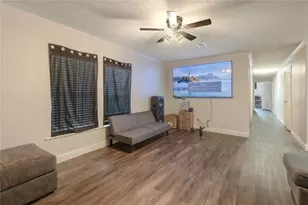 113 Varsity Dr, Huntsville, TX 77340 - Photo 3