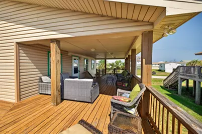 975 Holiday Drive, Crystal Beach, TX 77650 - Photo 5
