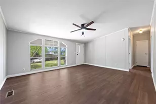 9623 Meadowvine Dr, Houston, TX 77044 - Photo 5