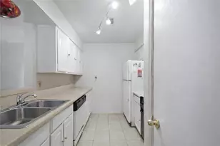 815 Wax Myrtle Ln, Houston, TX 77079 - Photo 9