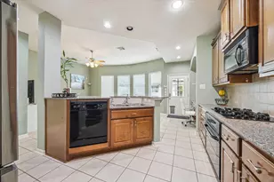 2403 Clippers Square, Nassau Bay, TX 77058 - Photo 11