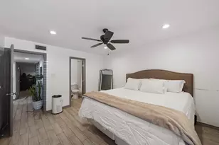 9616 Long Point Rd, Houston, TX 77055 - Photo 13