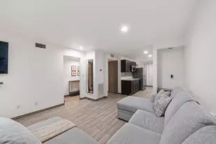 9616 Long Point Rd, Houston, TX 77055 - Photo 5