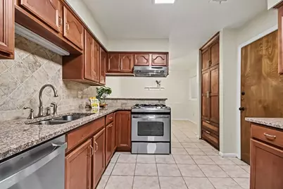10323 Kirkwren Drive, Houston, TX 77089 - Photo 11