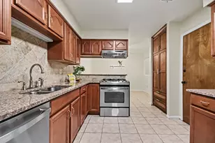 10323 Kirkwren Dr, Houston, TX 77089 - Photo 11