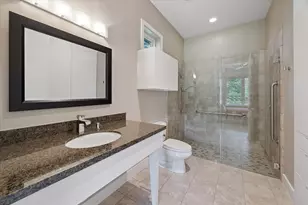 863 W 42nd St, Houston, TX 77018 - Photo 9