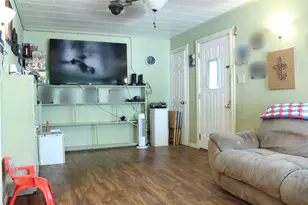 216 Robson St, Columbus, TX 78934 - Photo 3