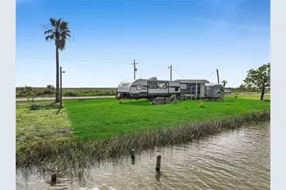 1214 N Tinkle Lane, Crystal Beach, TX 77650 - Photo 3