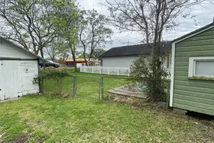 207 S 1st St, La Porte, TX 77571 - Photo 7