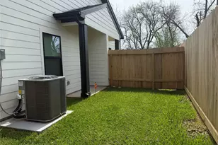 8318 Brandon St, Houston, TX 77051 - Photo 23