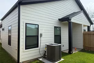 8318 Brandon St, Houston, TX 77051 - Photo 17