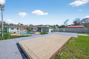 13902 Ambrose St, Houston, TX 77045 - Photo 37