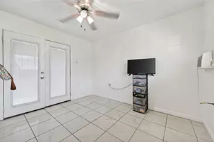 13902 Ambrose St, Houston, TX 77045 - Photo 35