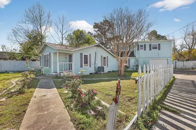 712 E Peach Street, Angleton, TX 77515 - Photo 1