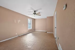 712 E Peach St, Angleton, TX 77515 - Photo 11