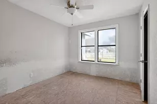 712 E Peach St, Angleton, TX 77515 - Photo 21