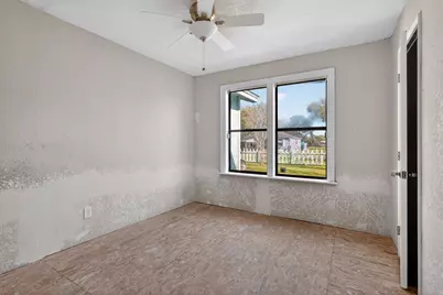 712 E Peach Street, Angleton, TX 77515 - Photo 9