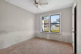 712 E Peach St, Angleton, TX 77515 - Photo 9