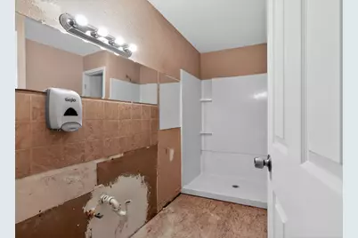 712 E Peach Street, Angleton, TX 77515 - Photo 37