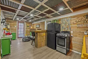 711 10th St, Dickinson, TX 77539 - Photo 31