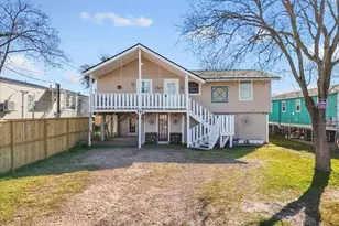 711 10th St, Dickinson, TX 77539 - Photo 1