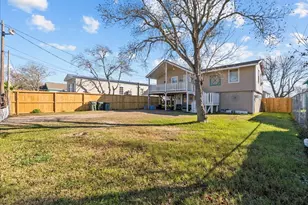 711 10th St, Dickinson, TX 77539 - Photo 35