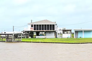 11 Chimaera Rd, Sargent, TX 77414 - Photo 5