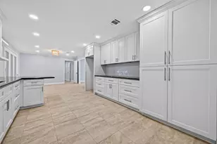 6846 Beechnut St, Houston, TX 77074 - Photo 19