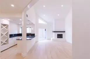 727 Bunker Hill Rd, Houston, TX 77024 - Photo 1