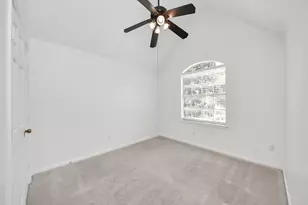 138 N Magnolia Pond Pl, The Woodlands, TX 77381 - Photo 11