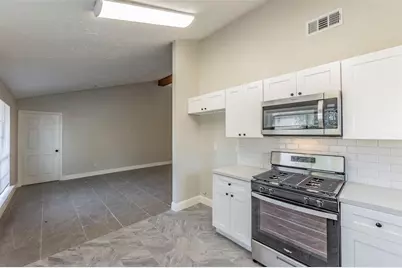 10723 Thorncliff Drive, Humble, TX 77396 - Photo 9