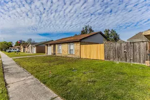 10723 Thorncliff Dr, Humble, TX 77396 - Photo 3