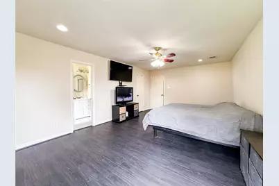 330 E Edgebrook Drive, Houston, TX 77034 - Photo 17