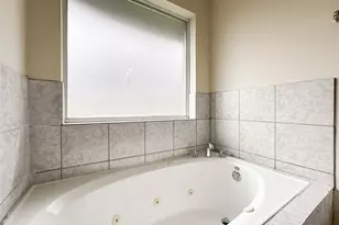 330 E Edgebrook Dr, Houston, TX 77034 - Photo 19