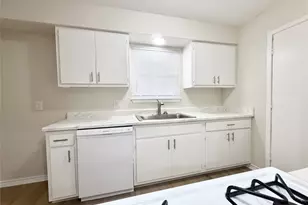 2400 5th St, Bay City, TX 77414 - Photo 5