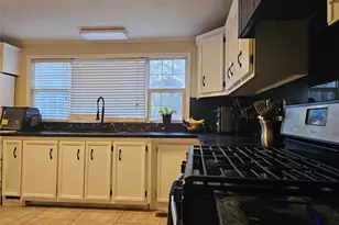 201 Brittany Ln, Cleveland, TX 77328 - Photo 19